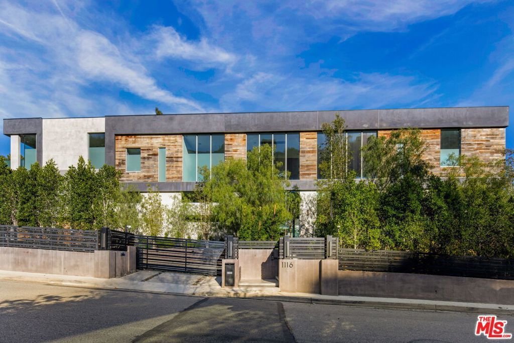 1116 Chantilly Road, Los Angeles