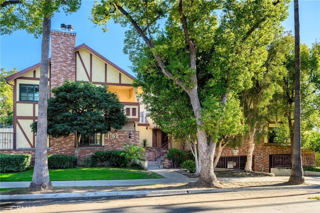 1162 Winchester Avenue K, Glendale