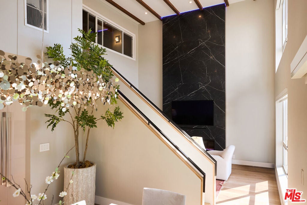 221 Gale Drive 403, Beverly Hills