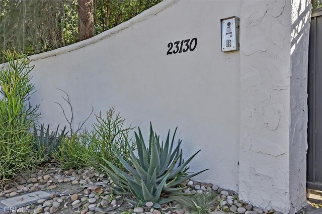 23130 Oxnard Street, Woodland Hills