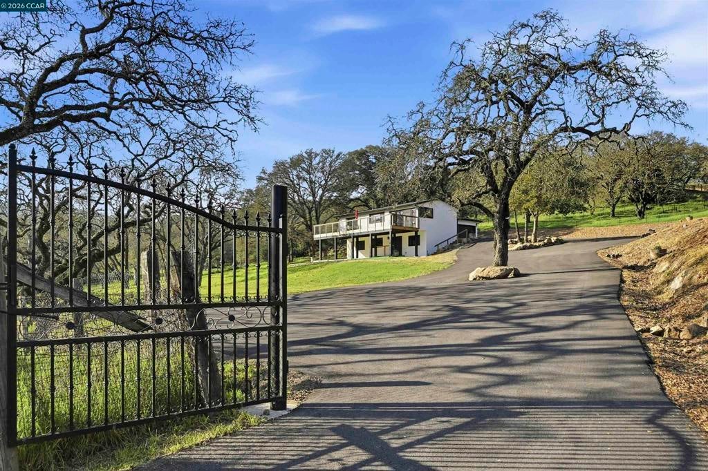 Photo of Listing #41125676