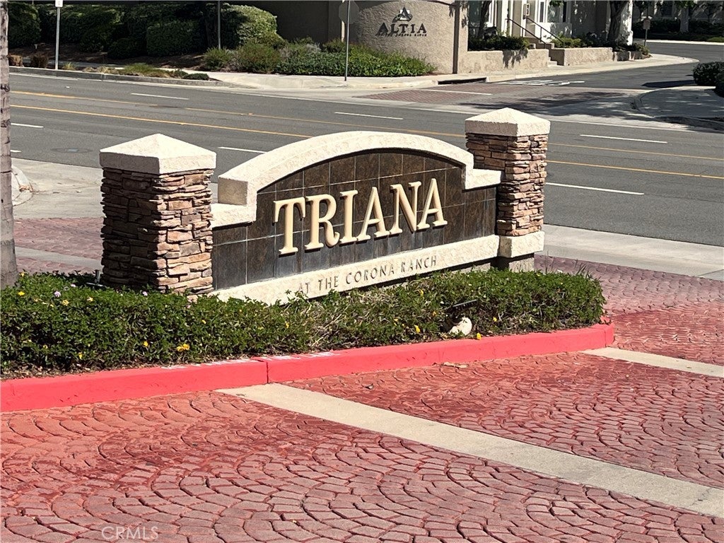 1995 Las Colinas, Corona