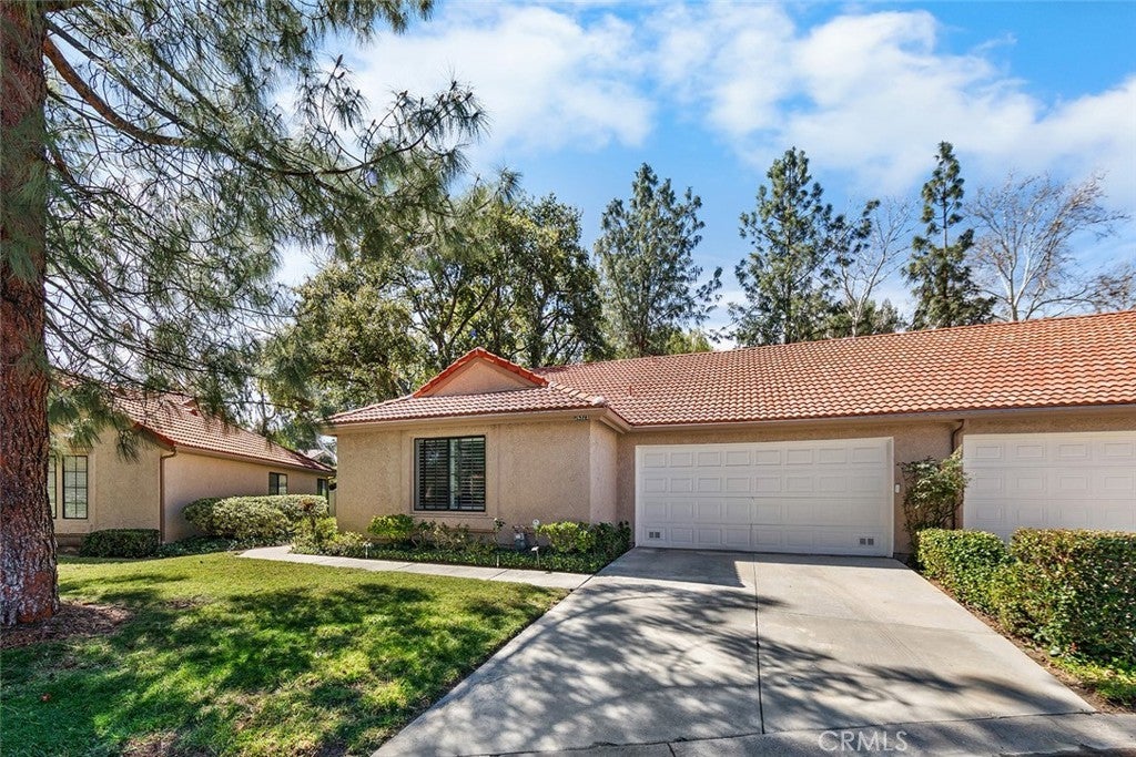 26323 Rainbow Glen, Newhall