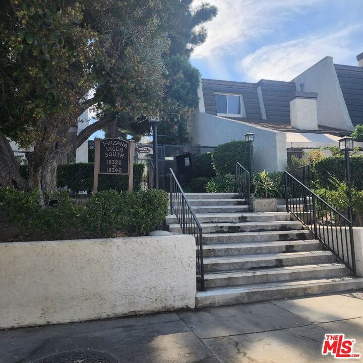 18326 Collins Street F, Tarzana