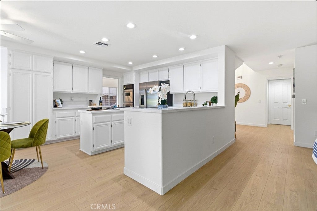 Photo of Listing #DW26044639