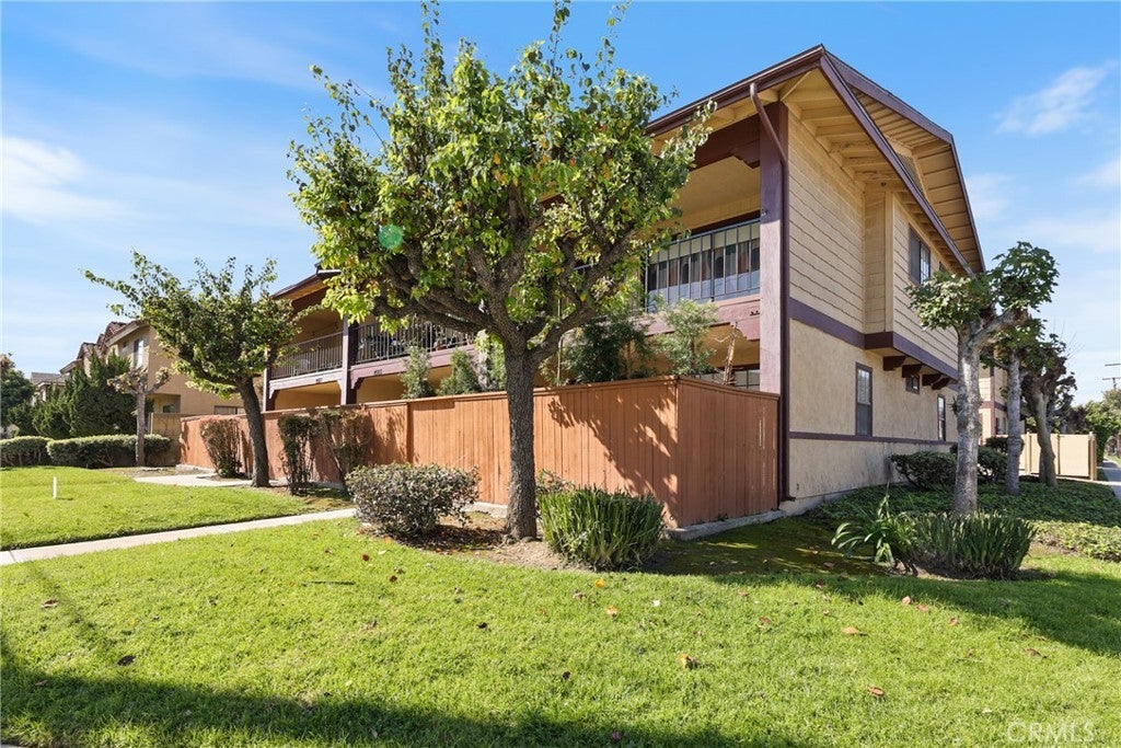 21501 Pioneer 3, Lakewood