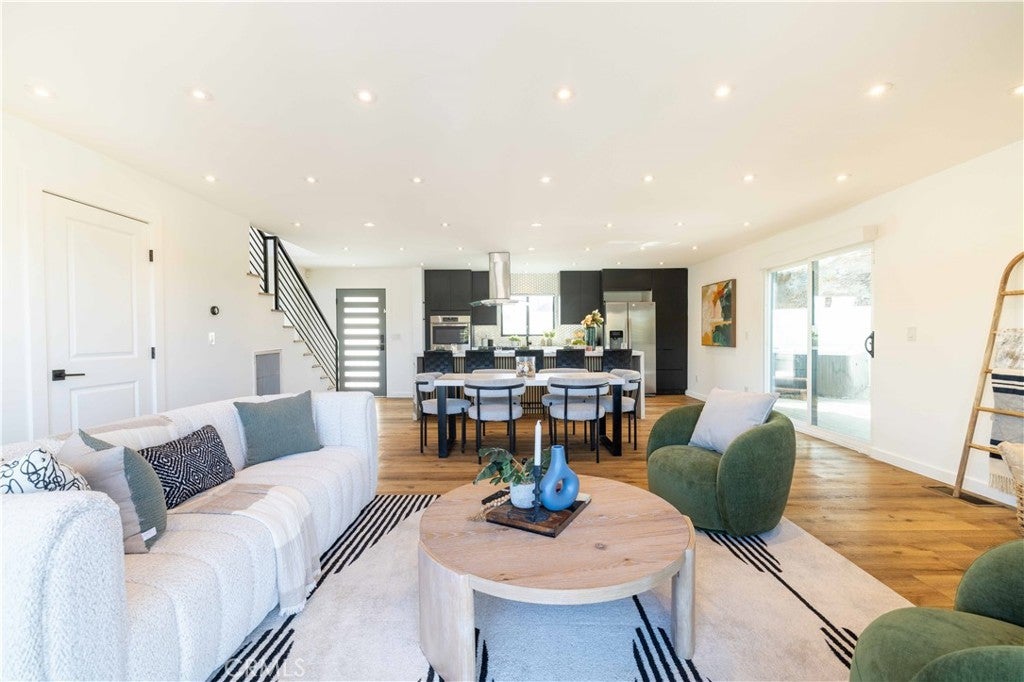 Photo of Listing #DW26045530