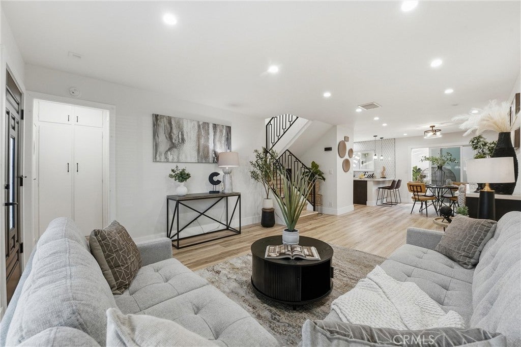 106 Lexington, Costa Mesa