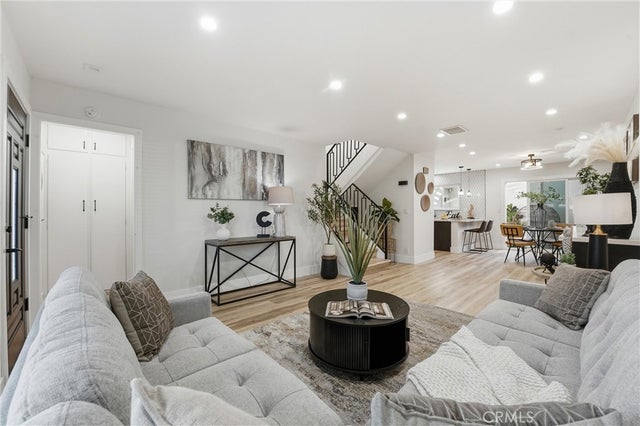 106 Lexington, Costa Mesa