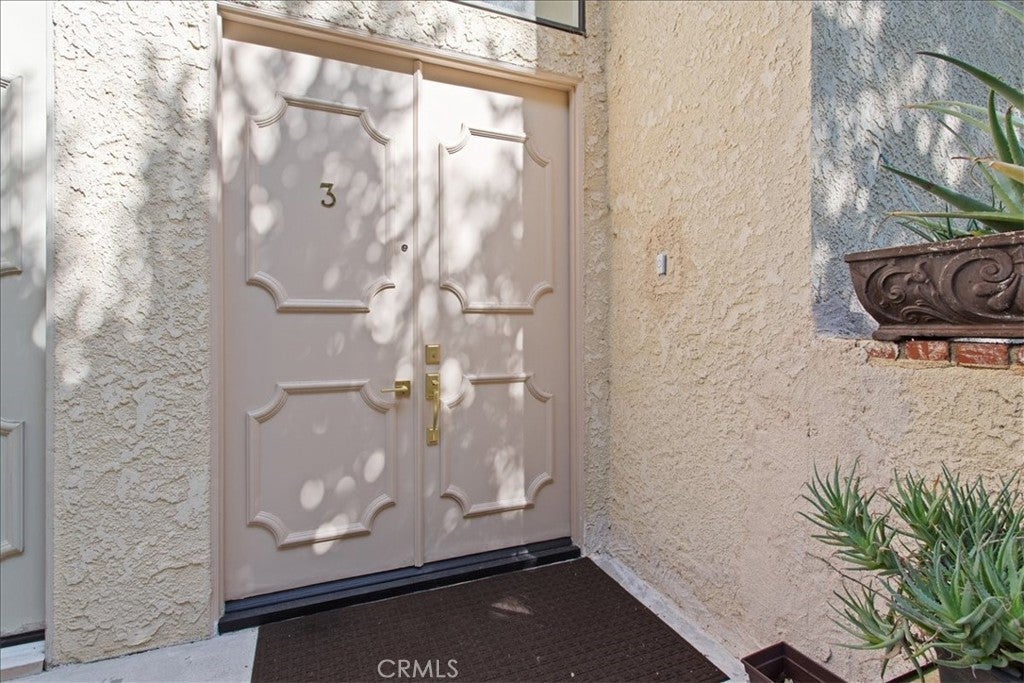 5727 Etiwanda 3, Tarzana