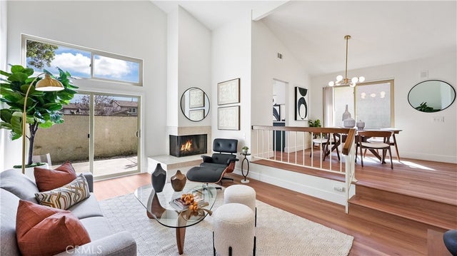 8 Evening Breeze, Irvine