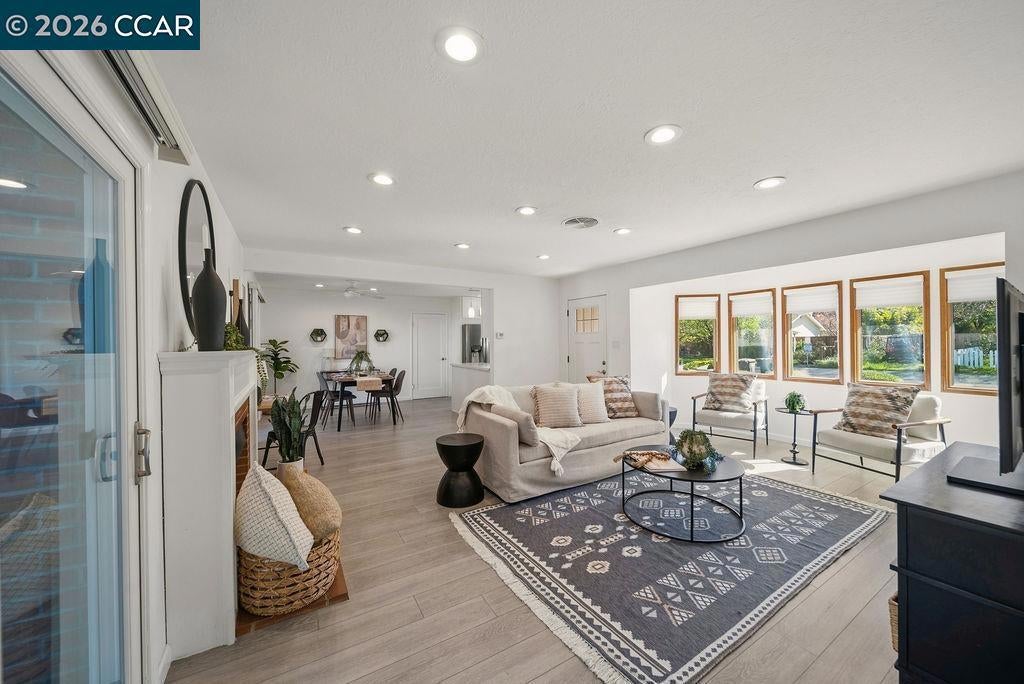 Photo of Listing #41125916