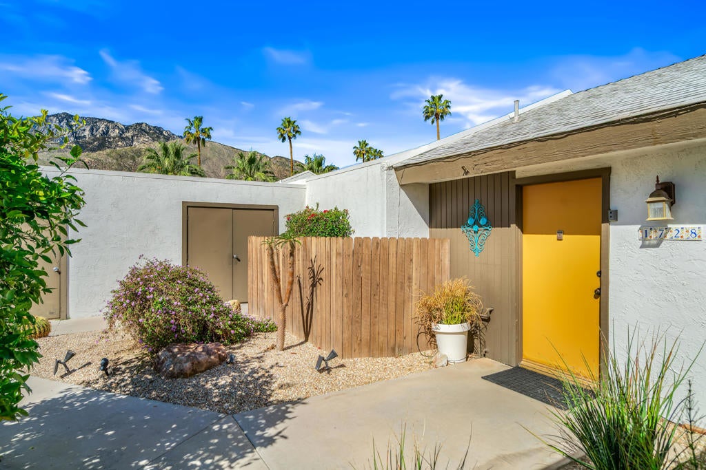 1728 Capri Circle, Palm Springs