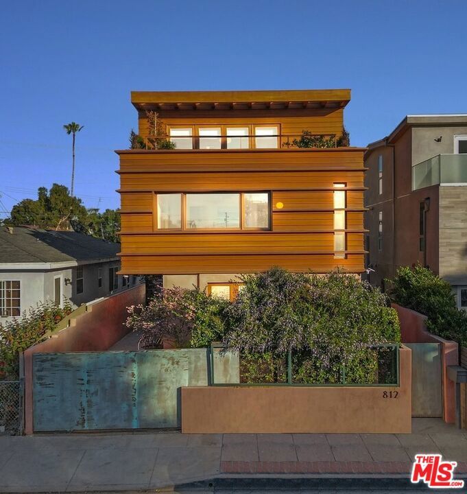 Photo of Listing #26659897