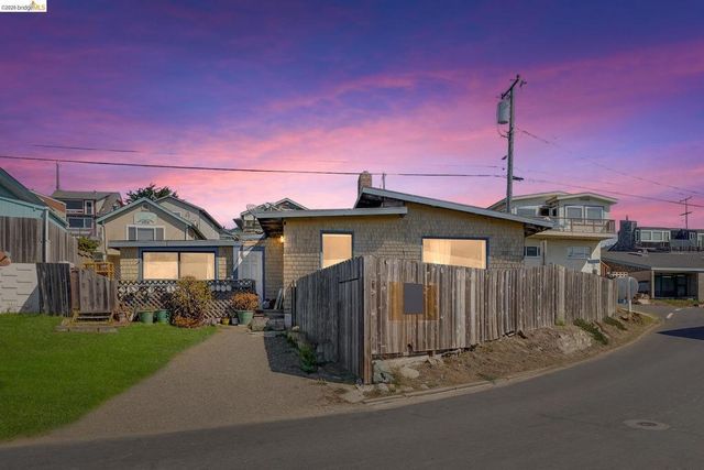 4 Beach Ave, Dillon Beach