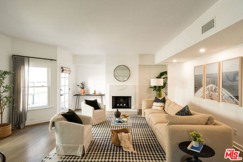 Photo of Listing #26659975