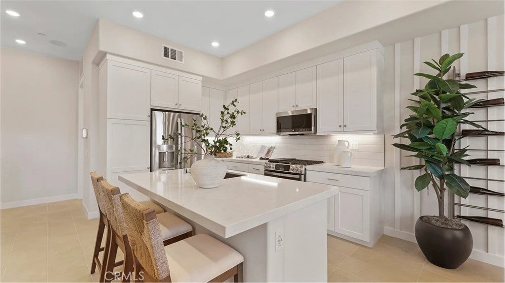 1345 Snowberry Place, Montebello