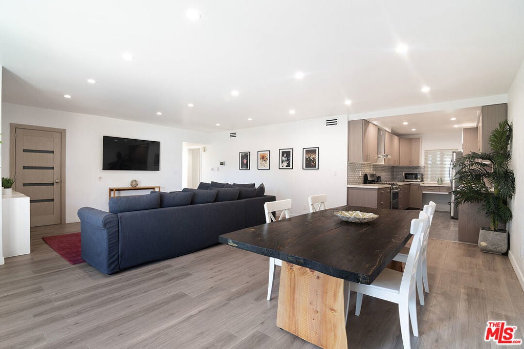 4445 Cartwright Avenue 116, Toluca Lake