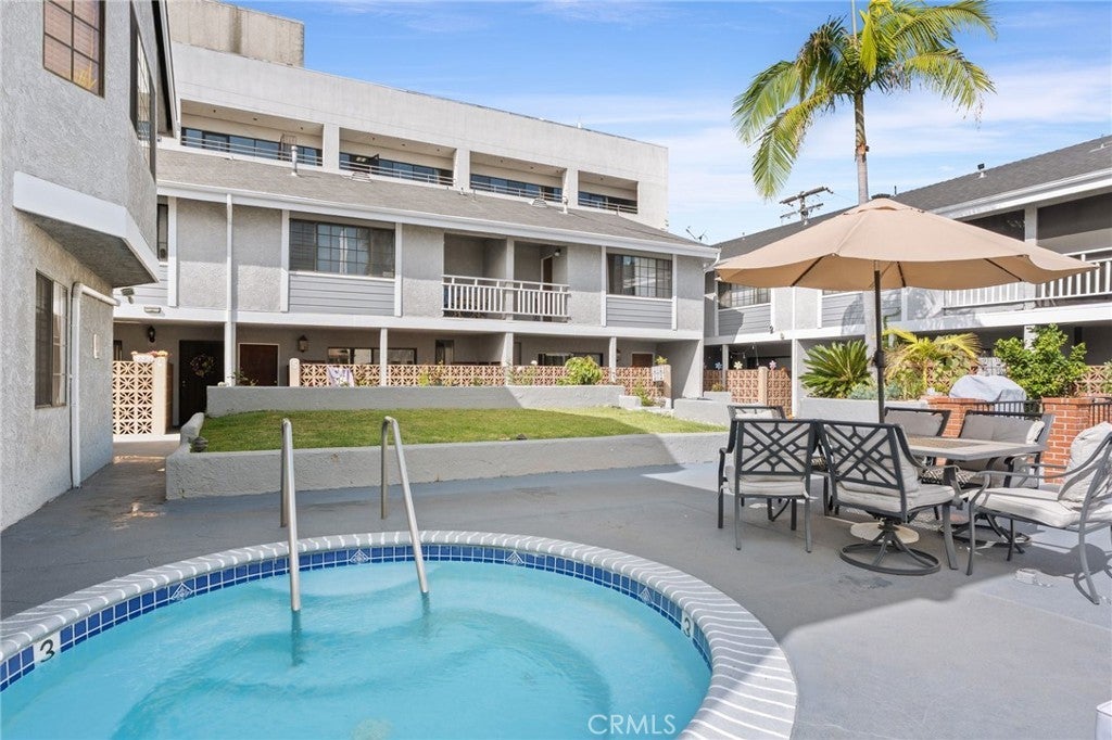 4345 154th 3, Lawndale