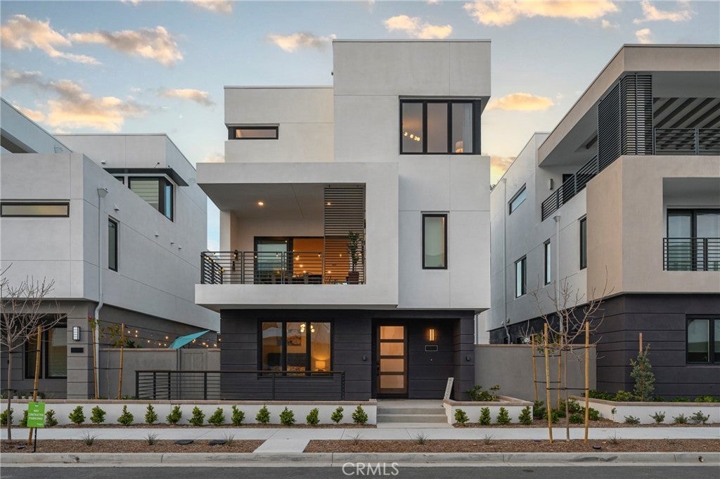 2053 Peebler Way, Tustin