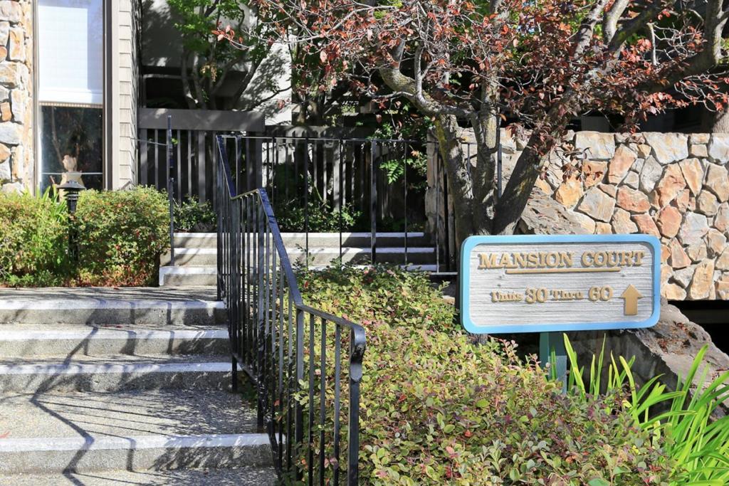 4 Mansion Court 00721, Menlo Park