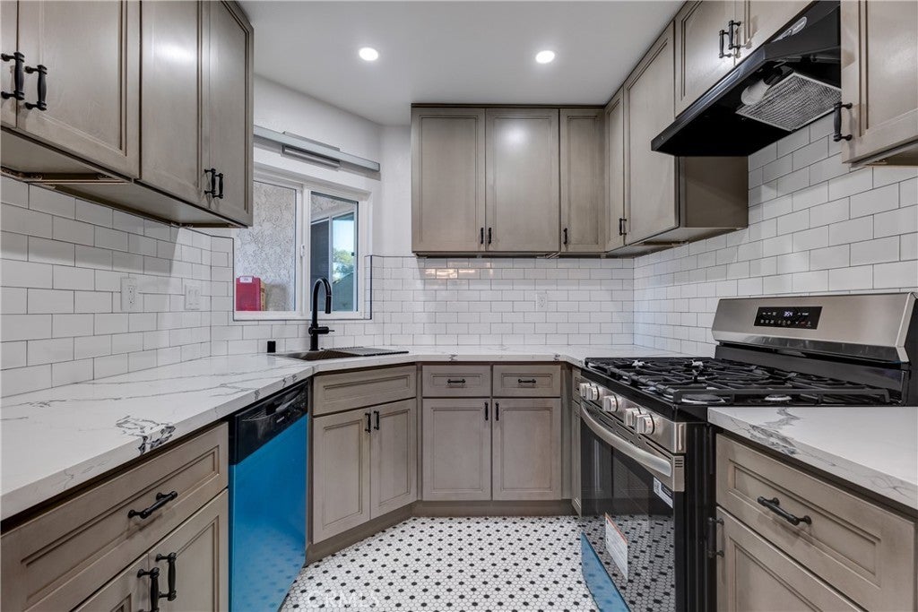 1742 Sinaloa 329, Simi Valley