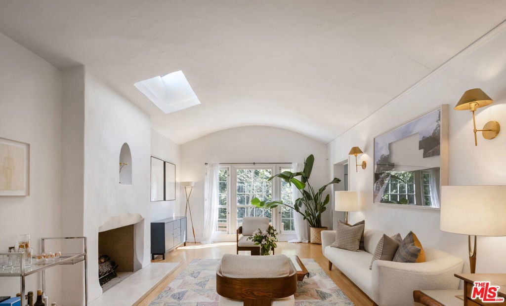 Photo of Listing #26657947