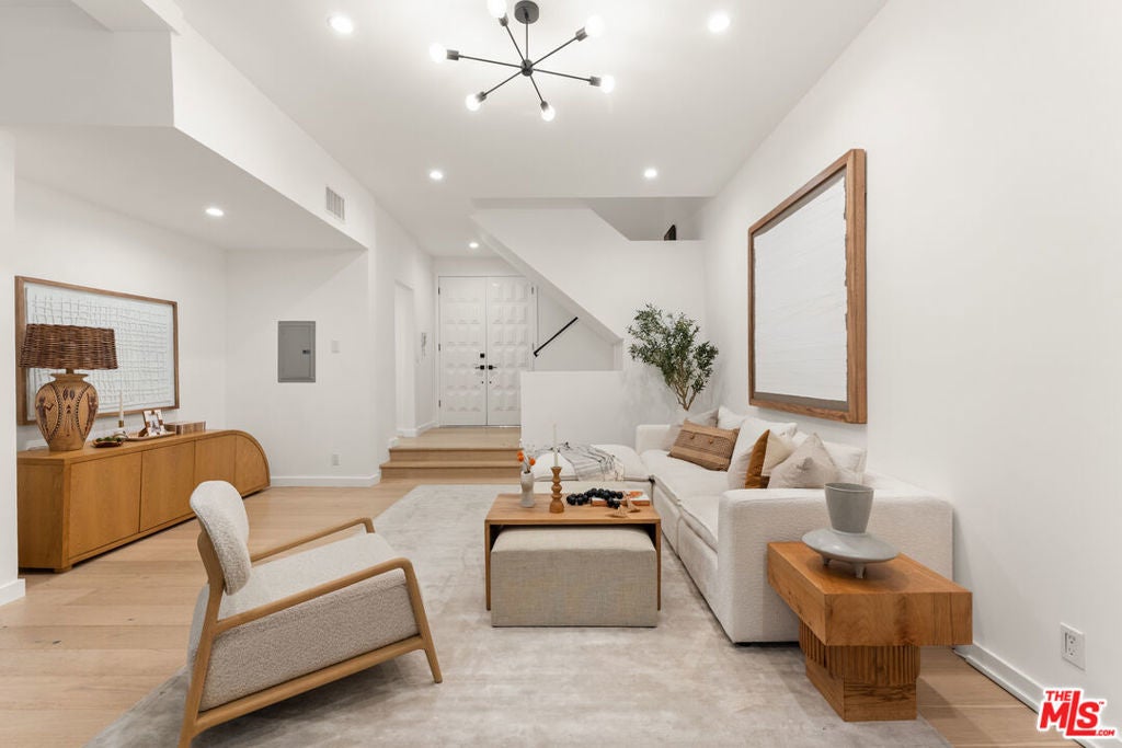 Photo of Listing #26660489