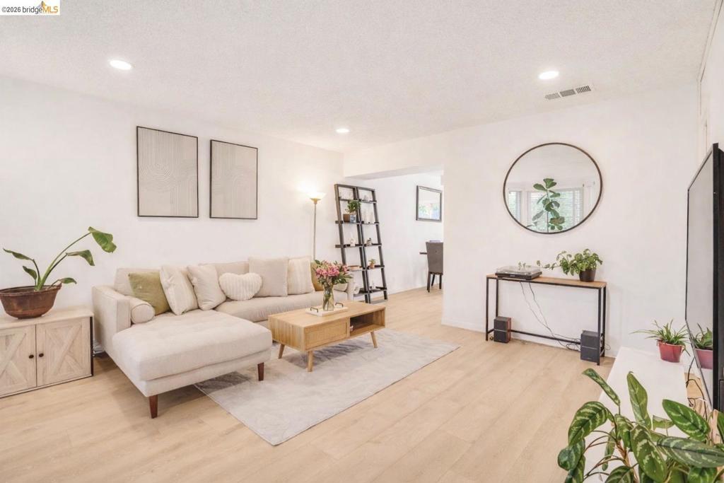 1260 Pine Creek Way I, Concord