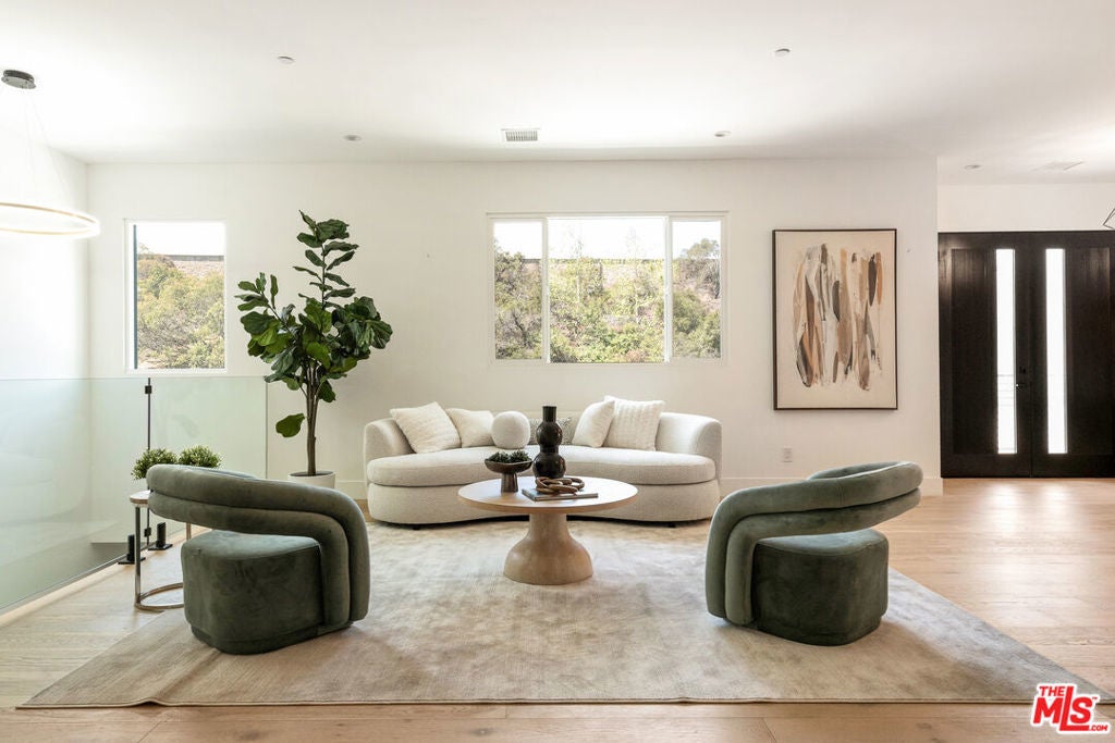 Photo of Listing #26660103