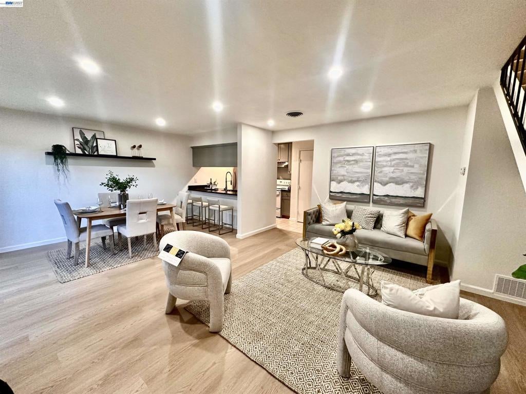 Photo of Listing #41126233