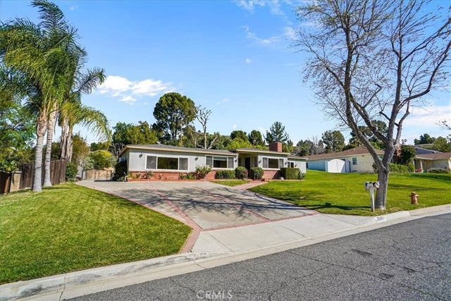 22573 Arriba, Saugus