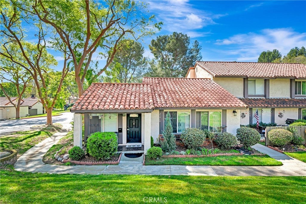 27416 Rondell Street, Agoura Hills