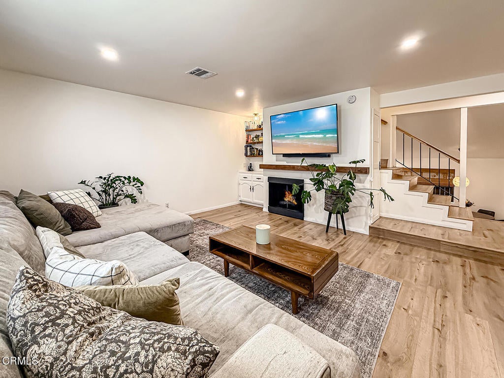 5465 Newcastle Avenue 6, Encino