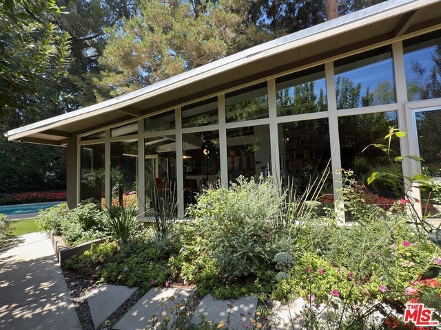 8581 Appian Way, Los Angeles