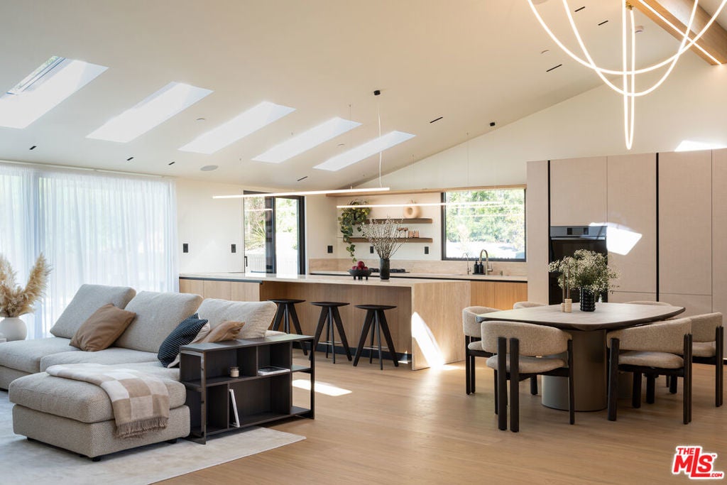 Photo of Listing #26660971