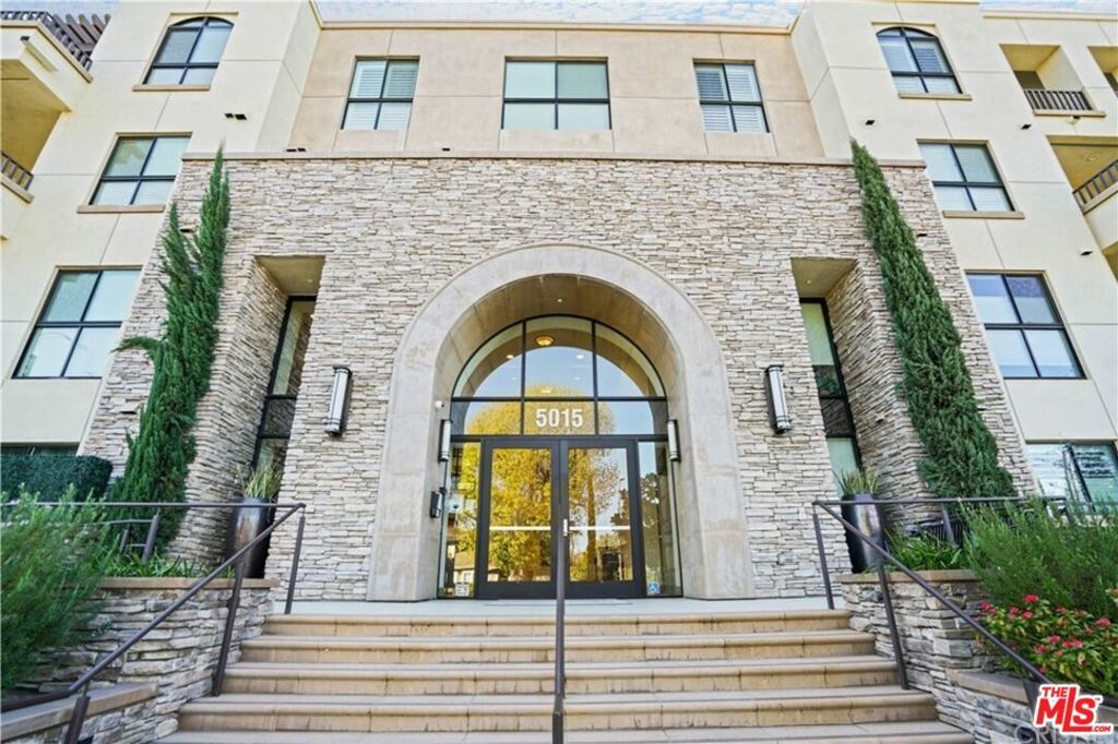 5015 Balboa Boulevard 103, Encino