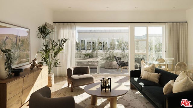 857 Hyperion Avenue, Los Angeles