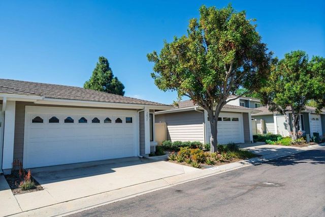 1015 Gleneagles Place, Vista