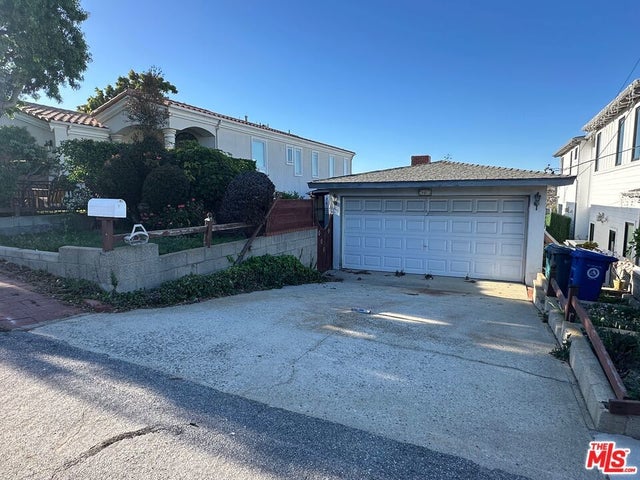 661 19th Street, Manhattan Beach.