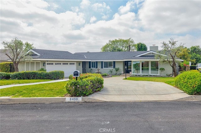 8459 La Vela, Whittier