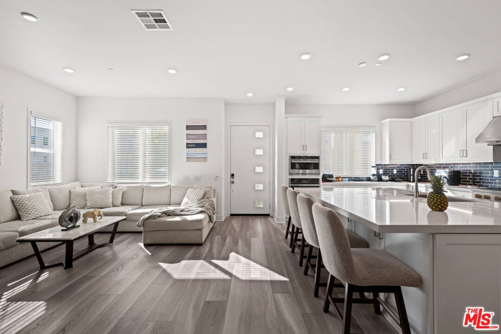 Photo of Listing #26661925