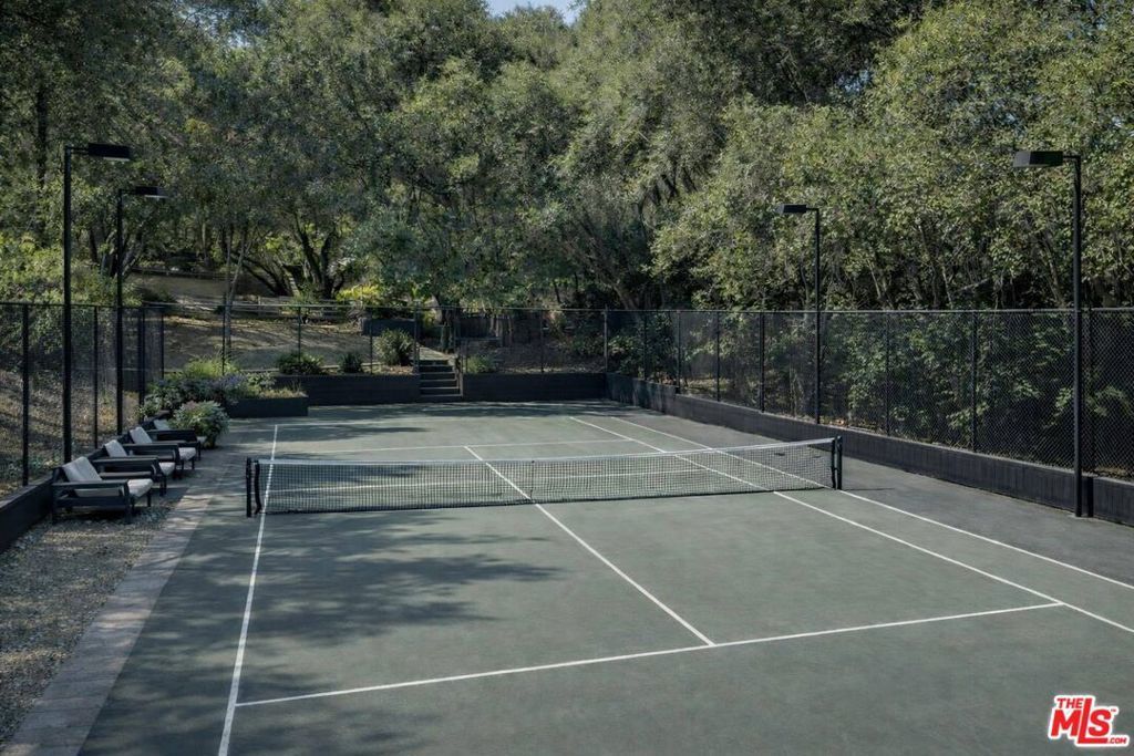 730 Crater Camp Drive, Calabasas