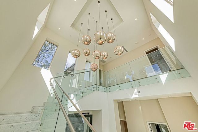 310 N Lucerne Boulevard, Los Angeles