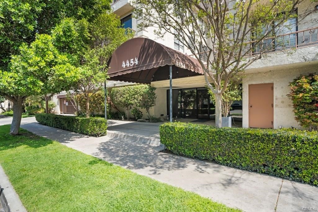 4454 Ventura Canyon Road 304, Sherman Oaks