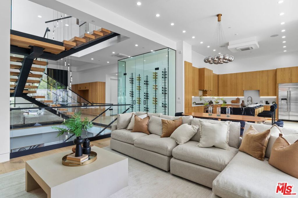 Photo of Listing #26662643