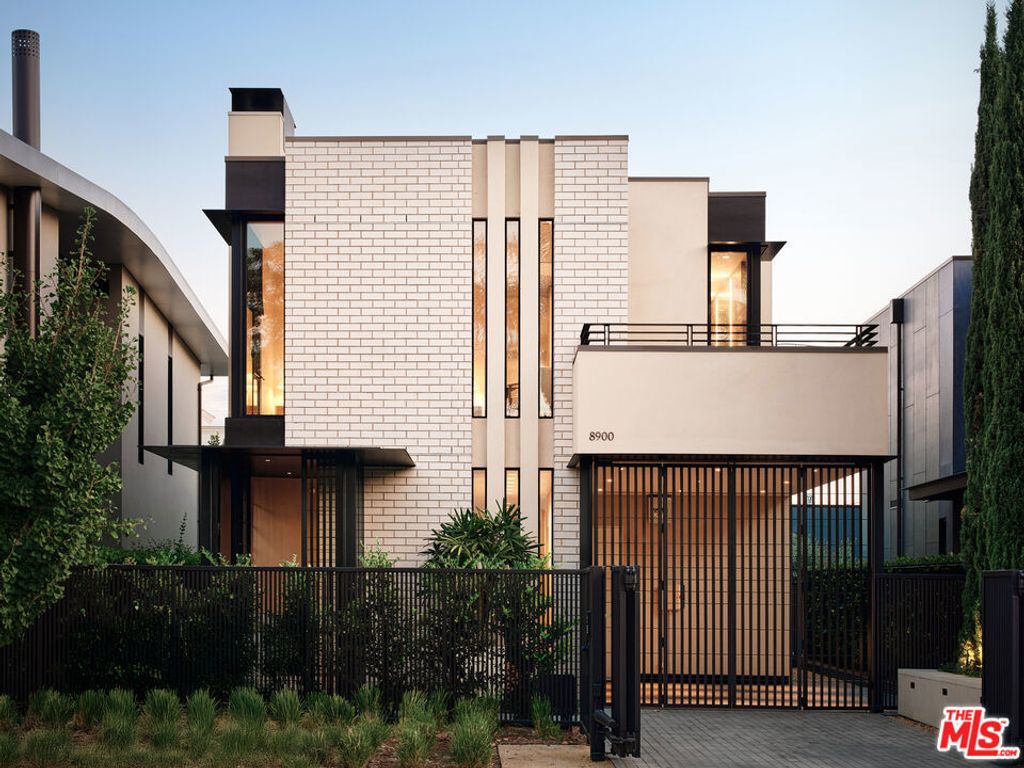 8900 Rosewood Avenue, West Hollywood