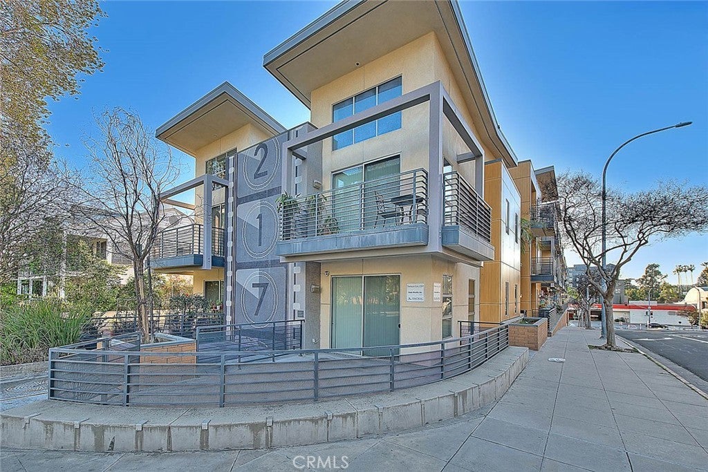 217 Marengo 110, Pasadena