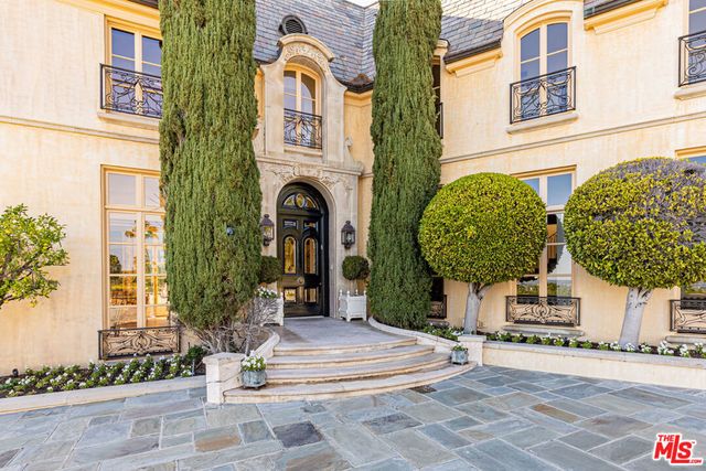 1115 La Altura Road, Beverly Hills
