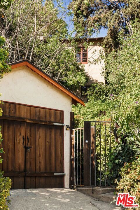 654 Frontenac Avenue, Los Angeles